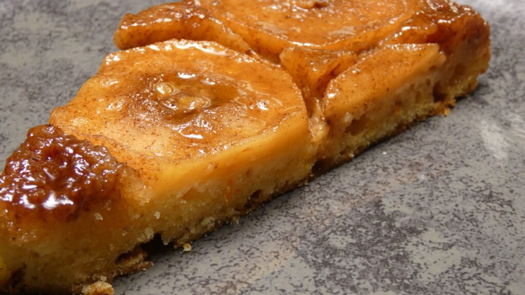 Μηλόπιτα Ανεστραμμένη με Σιρόπι Βουτύρου & Κονιάκ (Αφράτη & Ζουμερή) | Sia is Cooking