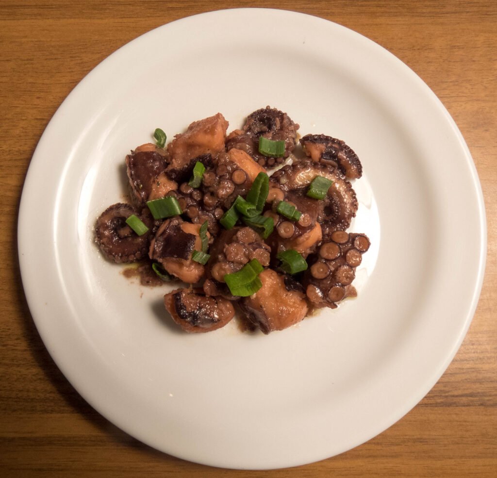 Χταπόδι κρασάτο στην κατσαρόλα — εύκολη νηστίσιμη συνταγή | Sia is Cooking