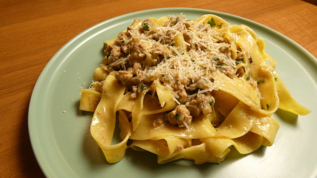 Παπαρδέλες με Λευκό Κιμά & Κρέμα Γάλακτος – Εύκολη & Πεντανόστιμη Συνταγή | Sia is Cooking