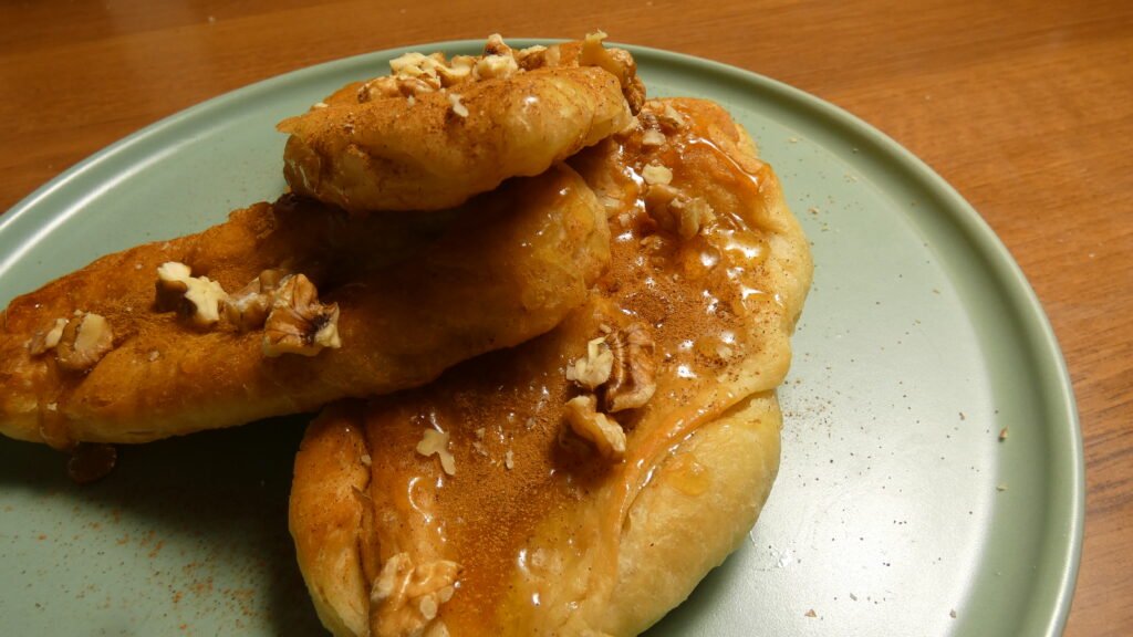 Τραβηχτές Μάνης: Η Αυθεντική Παραδοσιακή Συνταγή με Μέλι & Καρύδια | Sia is Cooking