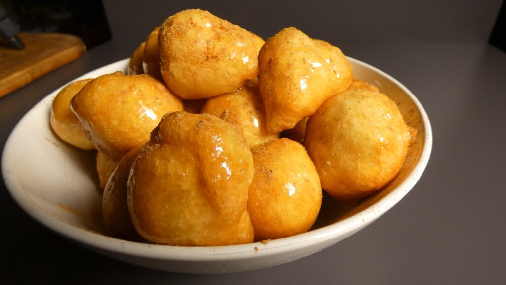 Λουκουμάδες Παραδοσιακοί με Σιρόπι – Η Αυθεντική Συνταγή με Μέλι | Sia is Cooking